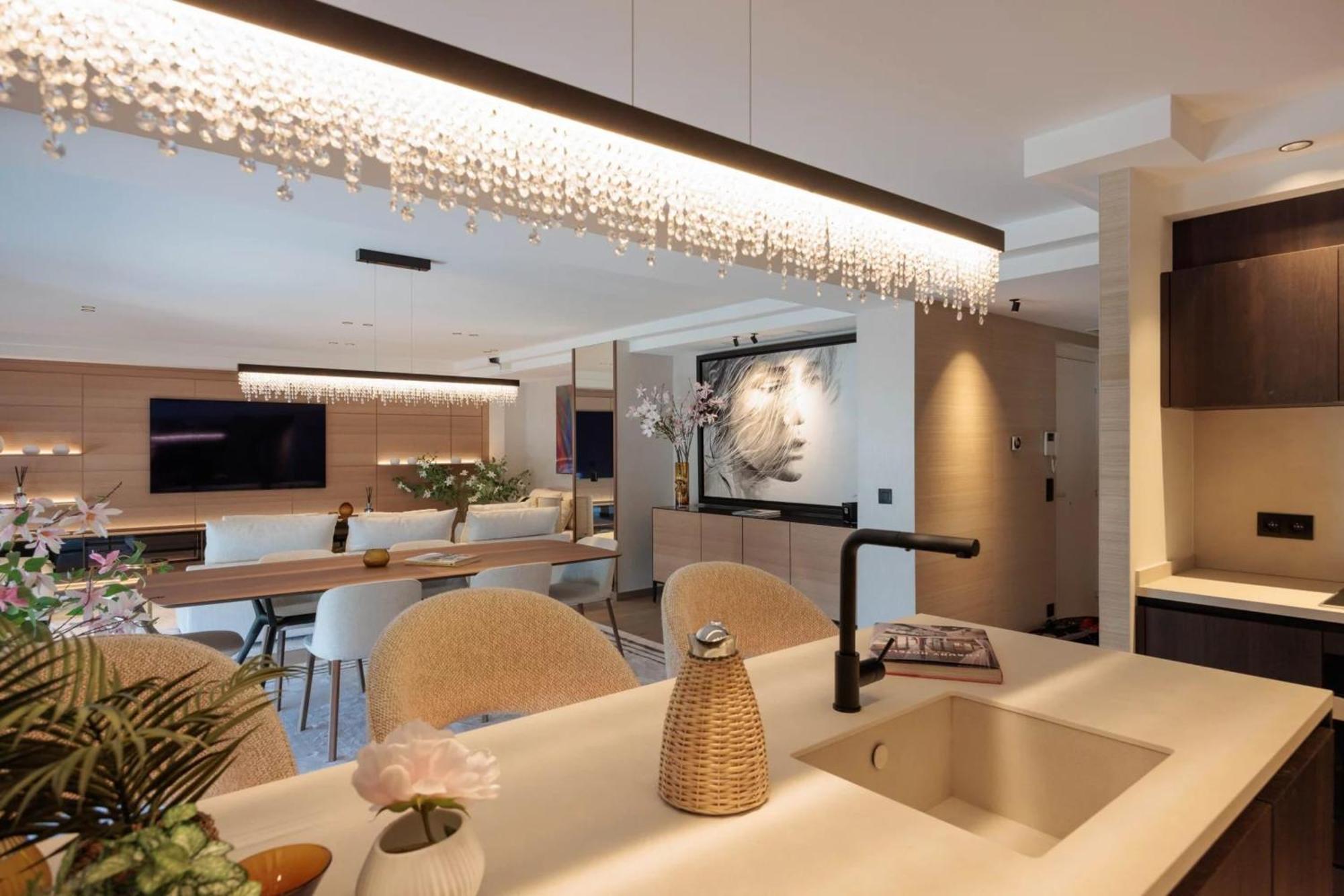 1973 - Luxurious Waterfront Croisette Apartment